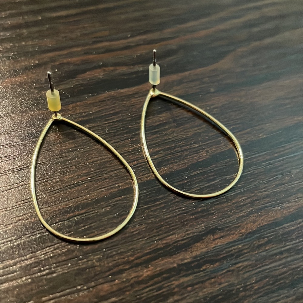 Gold teardrop earrings - Picture 3 of 5
